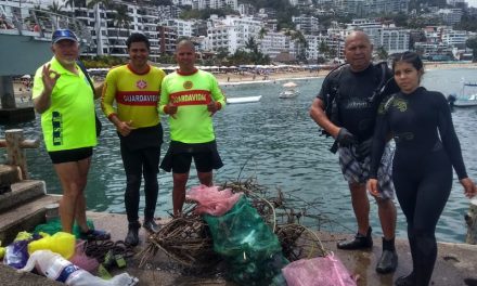 Waterfront Cleanup work was done by the Civil Protection and Fire Department in Solidaridad and Los Muertos Pier.